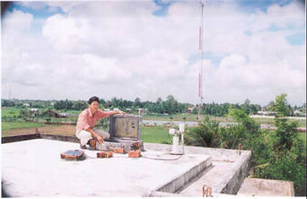 The sunphotometer site platform and site manager on the roof of Bac_Lieu Geophysics Observatory, Institute of Geophysics, Vietnam Academy of Science and Technology.