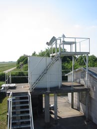 A view showing the instrument mounted on the highest point of the platform.