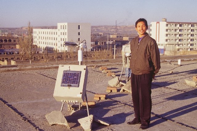 Zhang Jiping and the sun photometer in Yulin, China